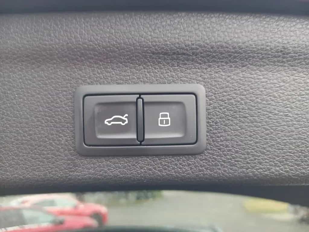 Audi Q3 ALCANTARA/AHK/8-FACH BEREIFT/E-HECKKLAPPE 03/2020-photo-11