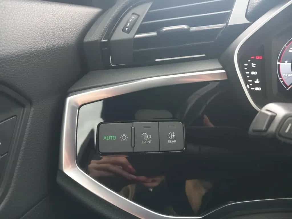 Audi Q3 ALCANTARA/AHK/8-FACH BEREIFT/E-HECKKLAPPE 03/2020-photo-18