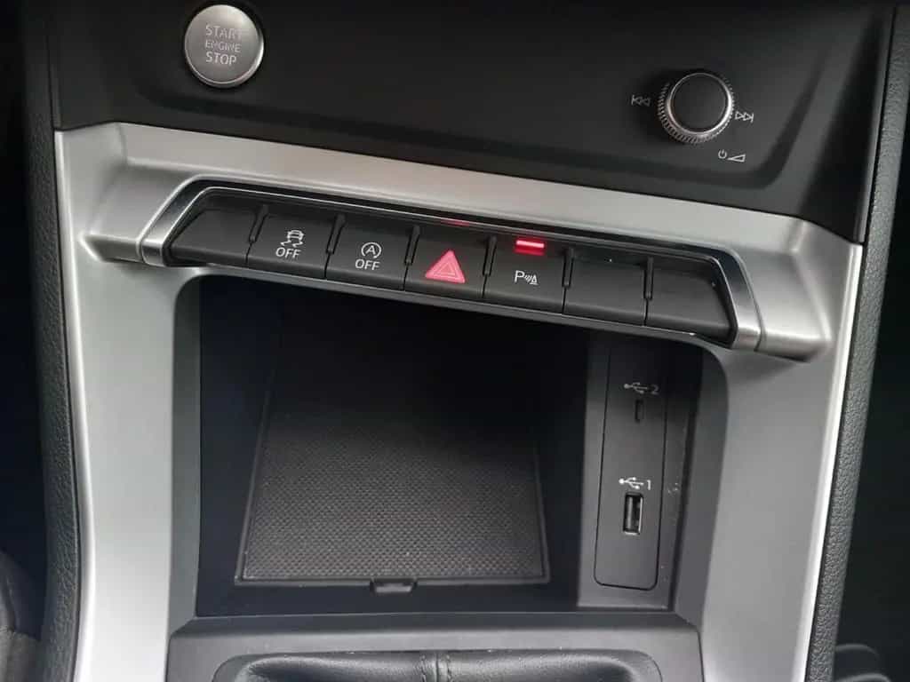Audi Q3 ALCANTARA/AHK/8-FACH BEREIFT/E-HECKKLAPPE 03/2020-photo-27