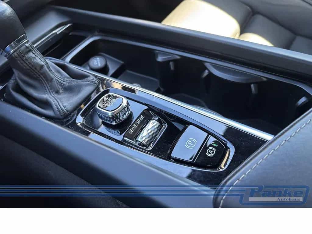 Volvo XC60 Inscription D4 2WD*Pano*HUD*H/K*AHK*StandH 07/2020-photo-6