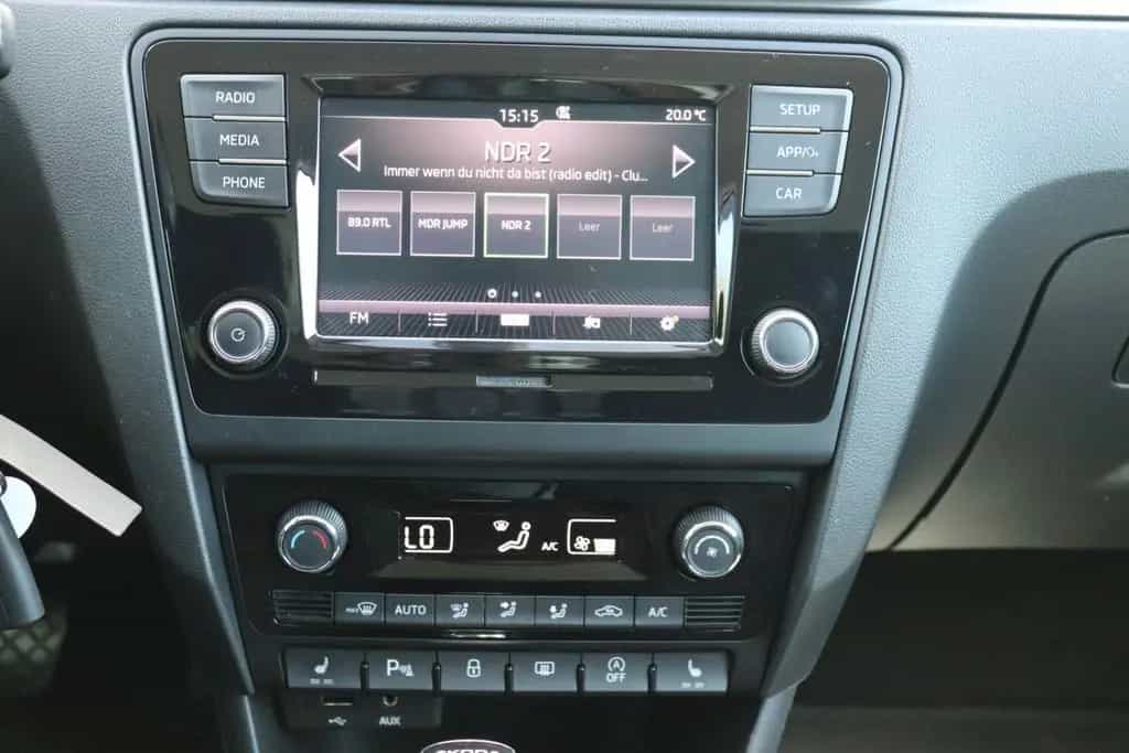 Skoda Rapid Spaceback Clever SHZ Klima DAB Parksensor 12/2017-photo-18