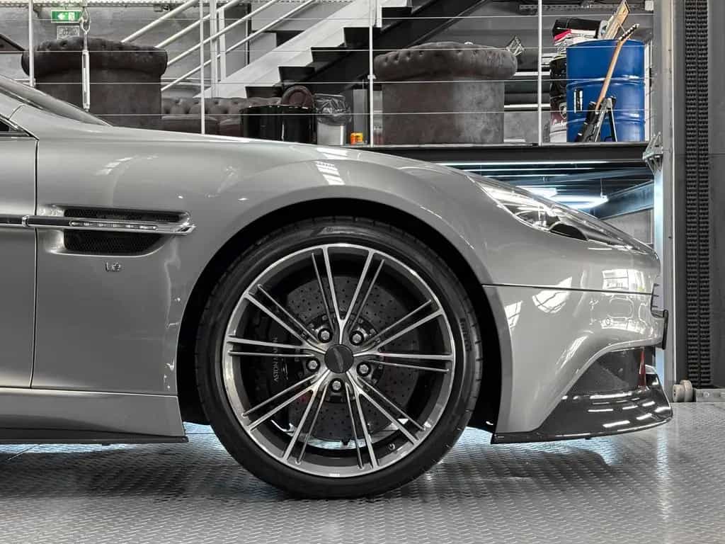 Aston Martin Vanquish V12 - CARBONE - BANG OLUFSEN 09/2014-photo-10