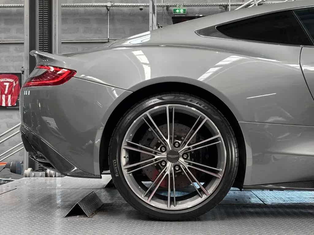 Aston Martin Vanquish V12 - CARBONE - BANG OLUFSEN 09/2014-photo-11