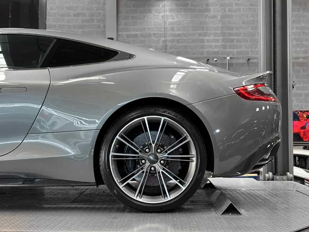 Aston Martin Vanquish V12 - CARBONE - BANG OLUFSEN 09/2014-photo-16