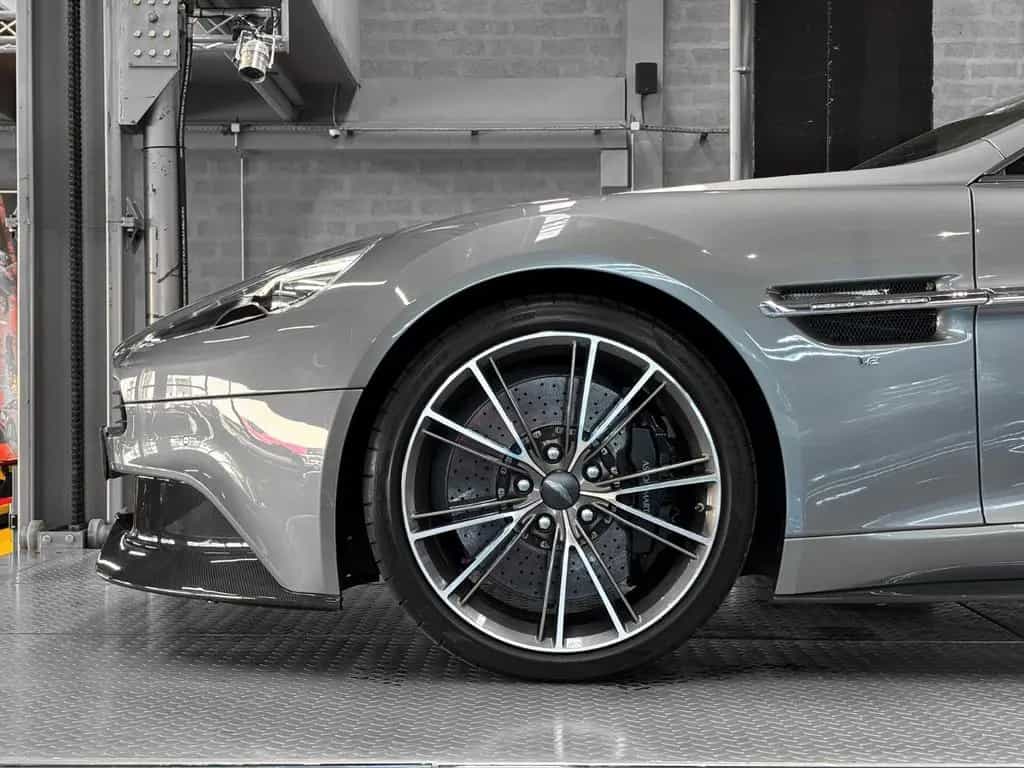 Aston Martin Vanquish V12 - CARBONE - BANG OLUFSEN 09/2014-photo-17