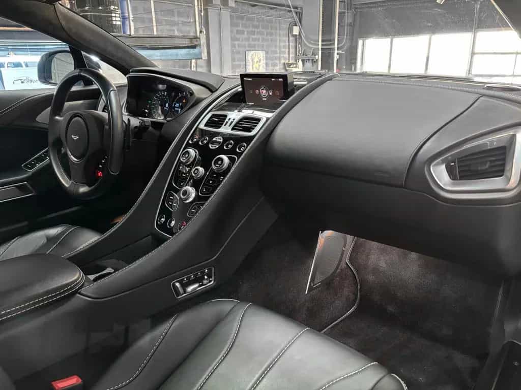 Aston Martin Vanquish V12 - CARBONE - BANG OLUFSEN 09/2014-photo-45