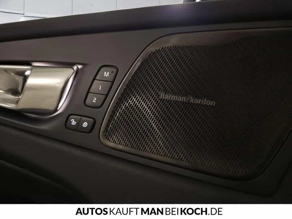 Volvo XC60 B4 D Plus Dark ACC H&K Matrix 4Season 02/2024-photo-19