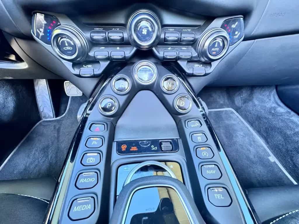 Aston Martin V8 Vantage 4.0 V8 Roadster Sitzbelüftung 11/2022-photo-9
