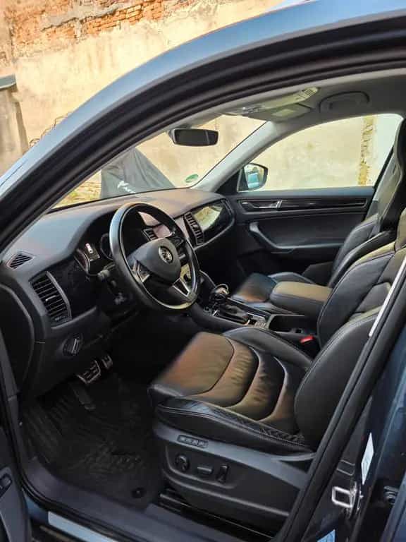 Skoda Kodiaq 2.0 TSI DSG 4x4 7-Sitzer Leder DCC ACC 08/2018-photo-11