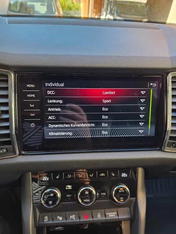 Skoda Kodiaq 2.0 TSI DSG 4x4 7-Sitzer Leder DCC ACC 08/2018-photo-5