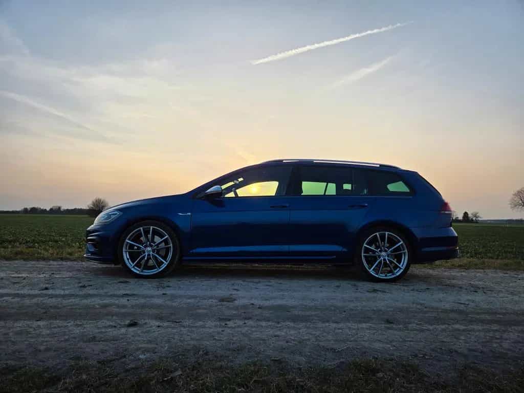Volkswagen VW Golf 7 R Variant Facelift | Lapiz Blau | DCC 10/2017-photo-3