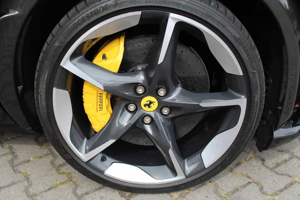 Ferrari Purosangue Carbon außen innen Pano 23 Zoll 2025 null-photo-24