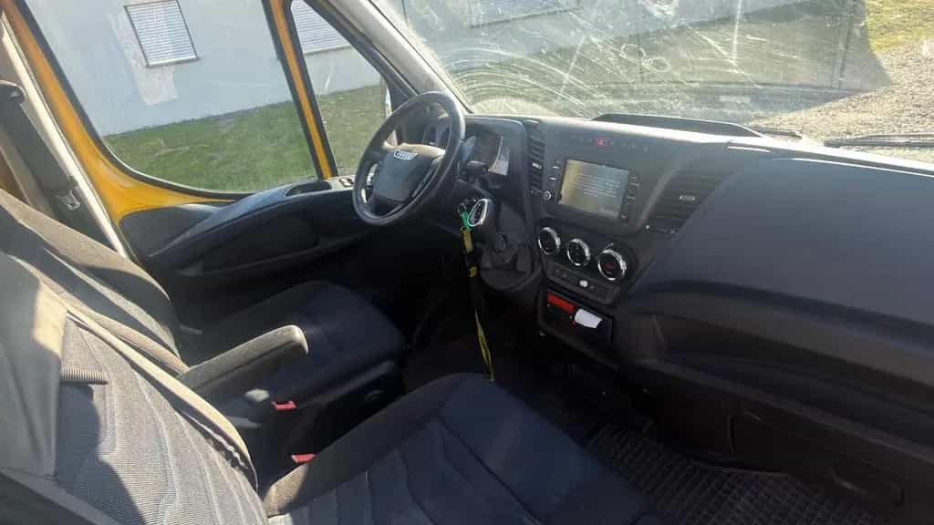 Iveco Other Daily Doppelkabine 50 C Radstand3750 6 Zylinder 04/2017-photo-6