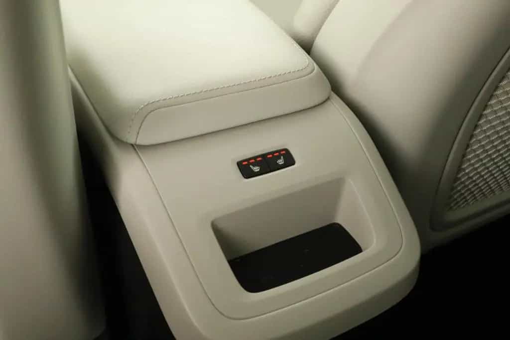 Volvo XC60 07/2023-photo-15