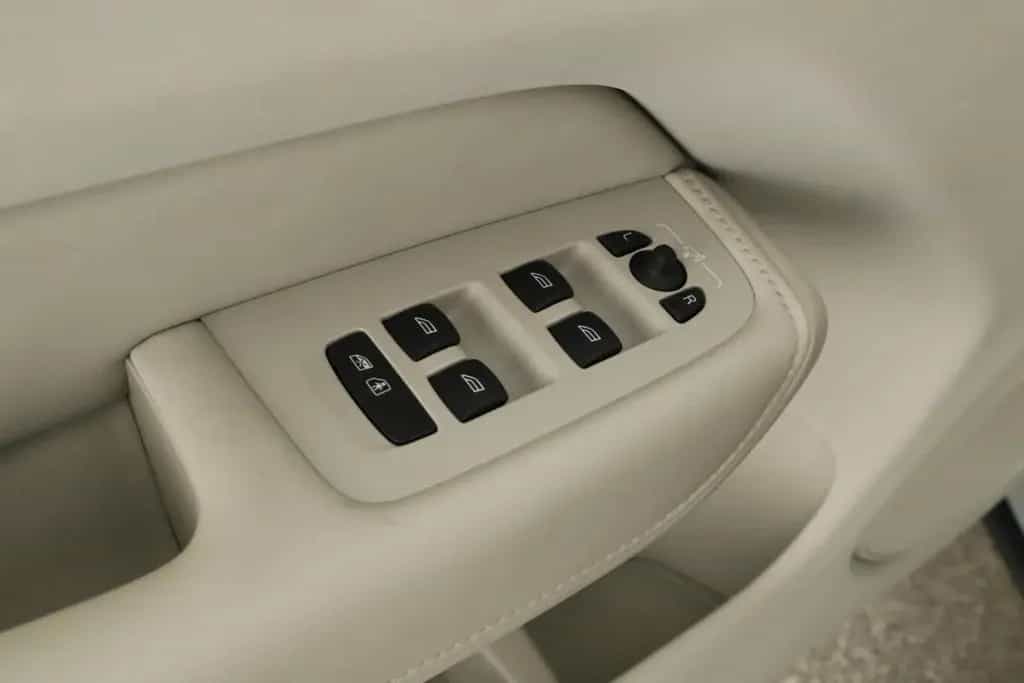 Volvo XC60 07/2023-photo-16