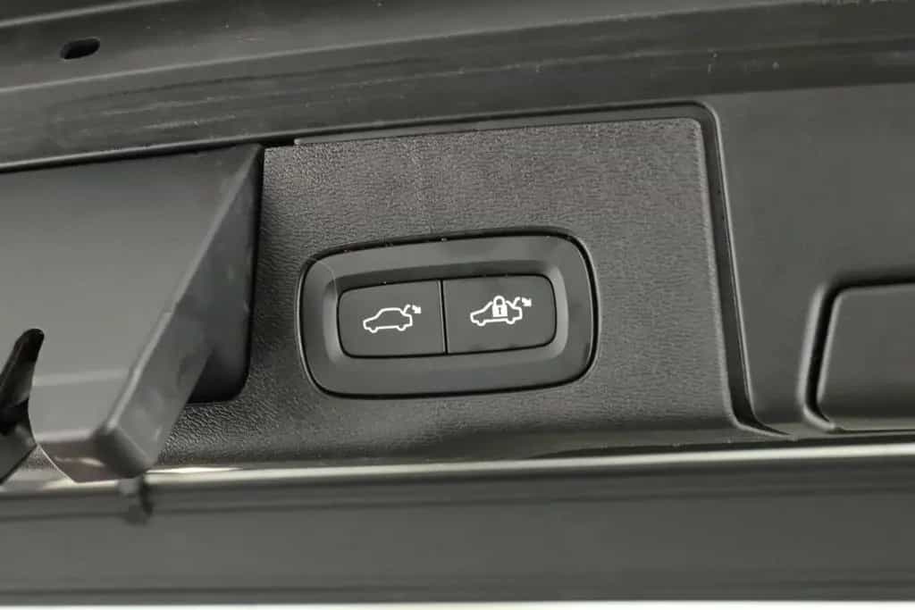 Volvo XC60 07/2023-photo-17