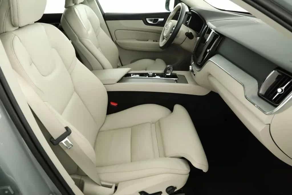 Volvo XC60 07/2023-photo-5