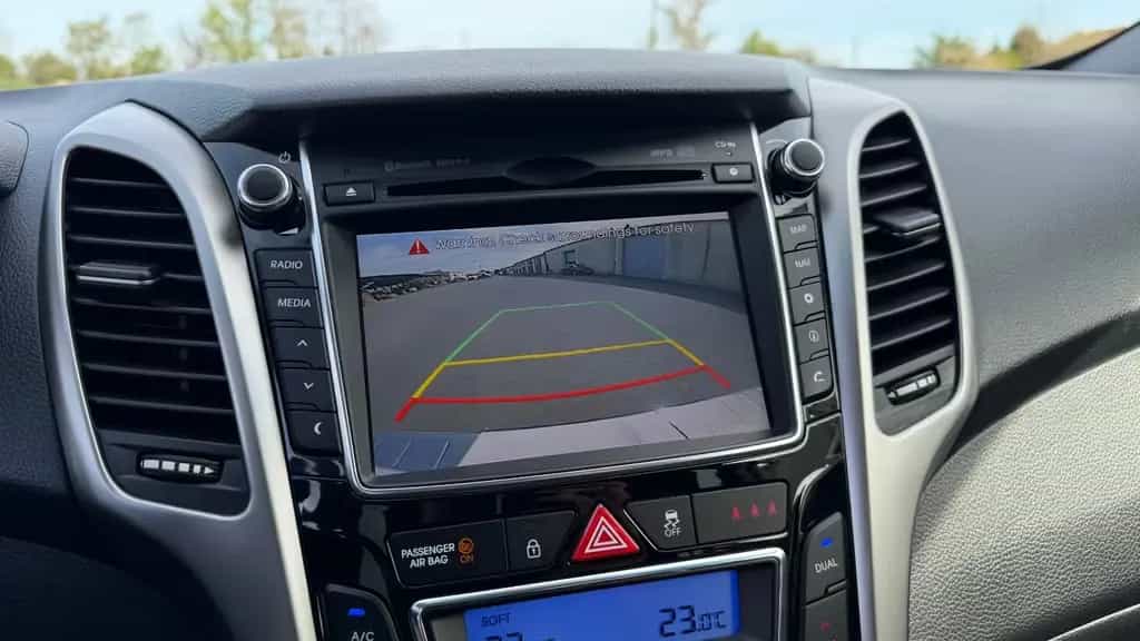 Hyundai i30 FIFA World Cup Edition, Kamera, Alu, 11/2014-photo-17