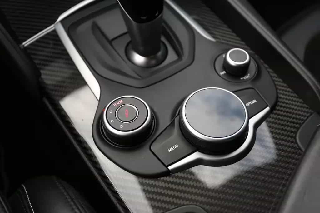 Alfa Romeo Giulia Quadrifoglio SPORTABGAS*ACC*CARBON*D.N.A. 08/2018-photo-18