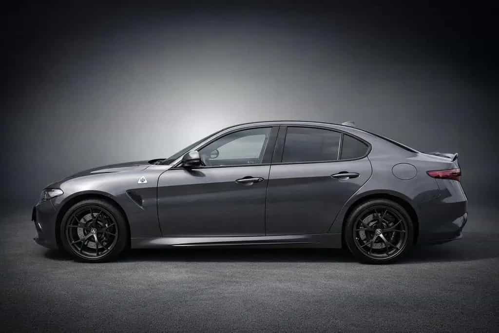 Alfa Romeo Giulia Quadrifoglio SPORTABGAS*ACC*CARBON*D.N.A. 08/2018-photo-3