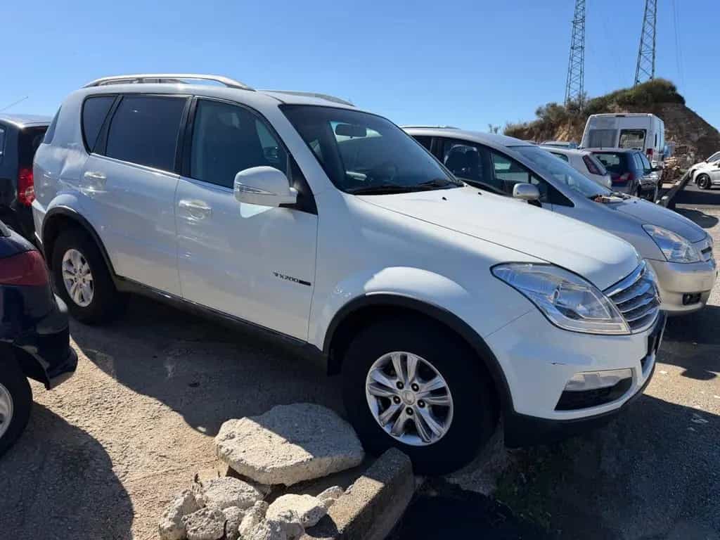 Ssangyong Rexton W 2.0 Xdi 4WD 09/2013-photo-2