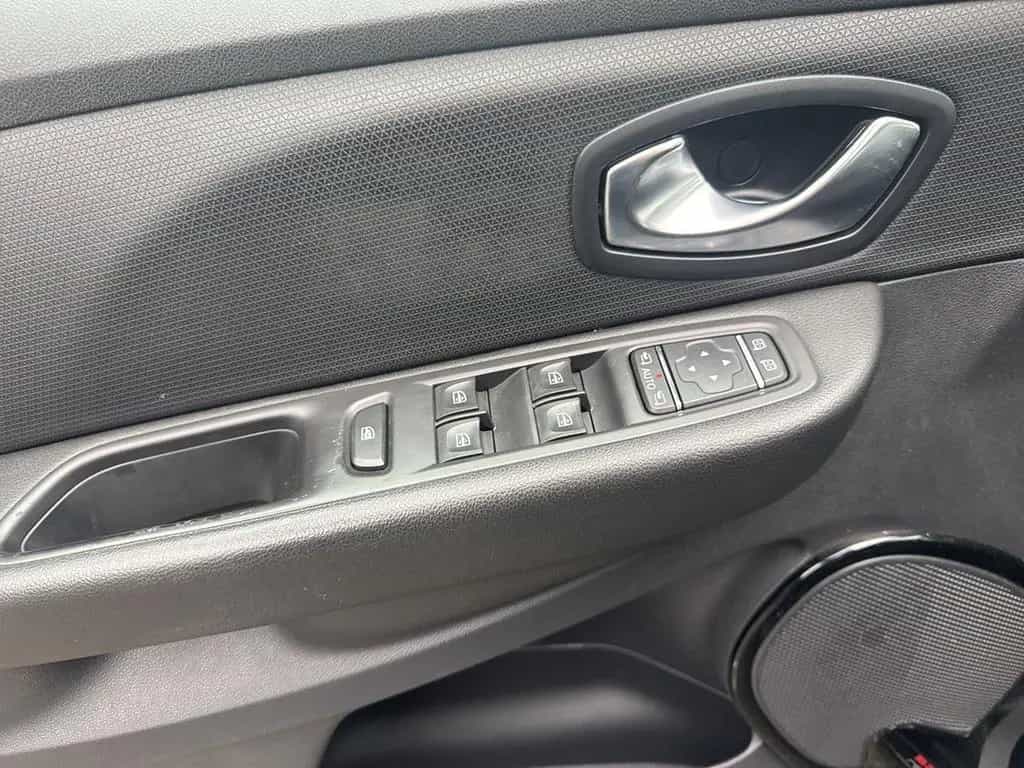 Renault Clio INTENS ENERGY TCe 120 EINPARKHILFE+LED+ 03/2017-photo-19