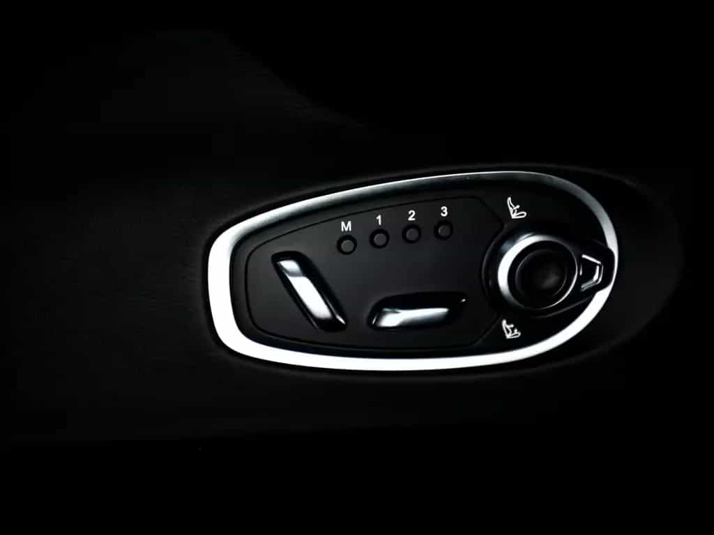 Aston Martin DB12 COUPE 4.0 V8°ALUMINITE SILVER°21'' 06/2024-photo-18