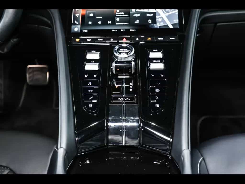Aston Martin DB12 COUPE 4.0 V8°ALUMINITE SILVER°21'' 06/2024-photo-20