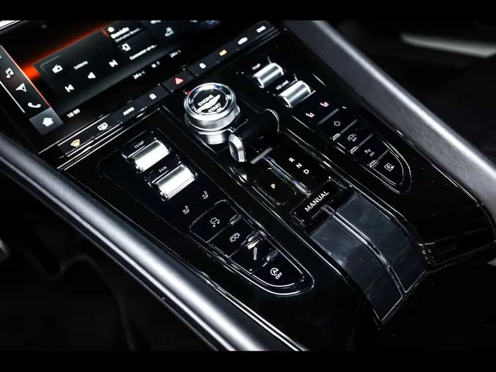 Aston Martin DB12 COUPE 4.0 V8°ALUMINITE SILVER°21'' 06/2024-photo-24