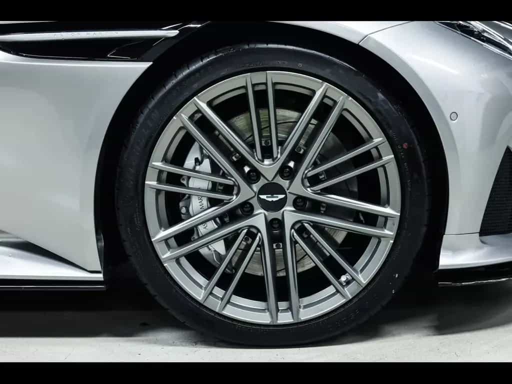 Aston Martin DB12 COUPE 4.0 V8°ALUMINITE SILVER°21'' 06/2024-photo-7