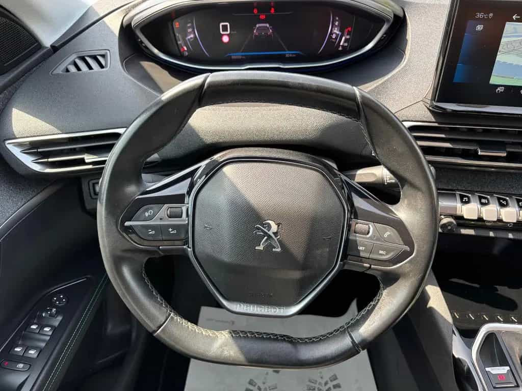 Peugeot 5008 Allure ALU/NAVI/Kam180°/AHK/7Sitze ZR neu 09/2022-photo-9
