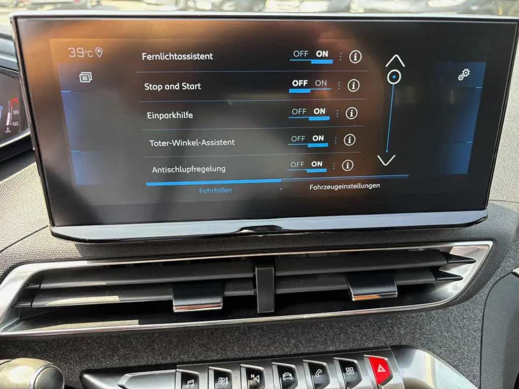 Peugeot 5008 Allure ALU/NAVI/Kam180°/AHK/7Sitze ZR neu 09/2022-photo-12