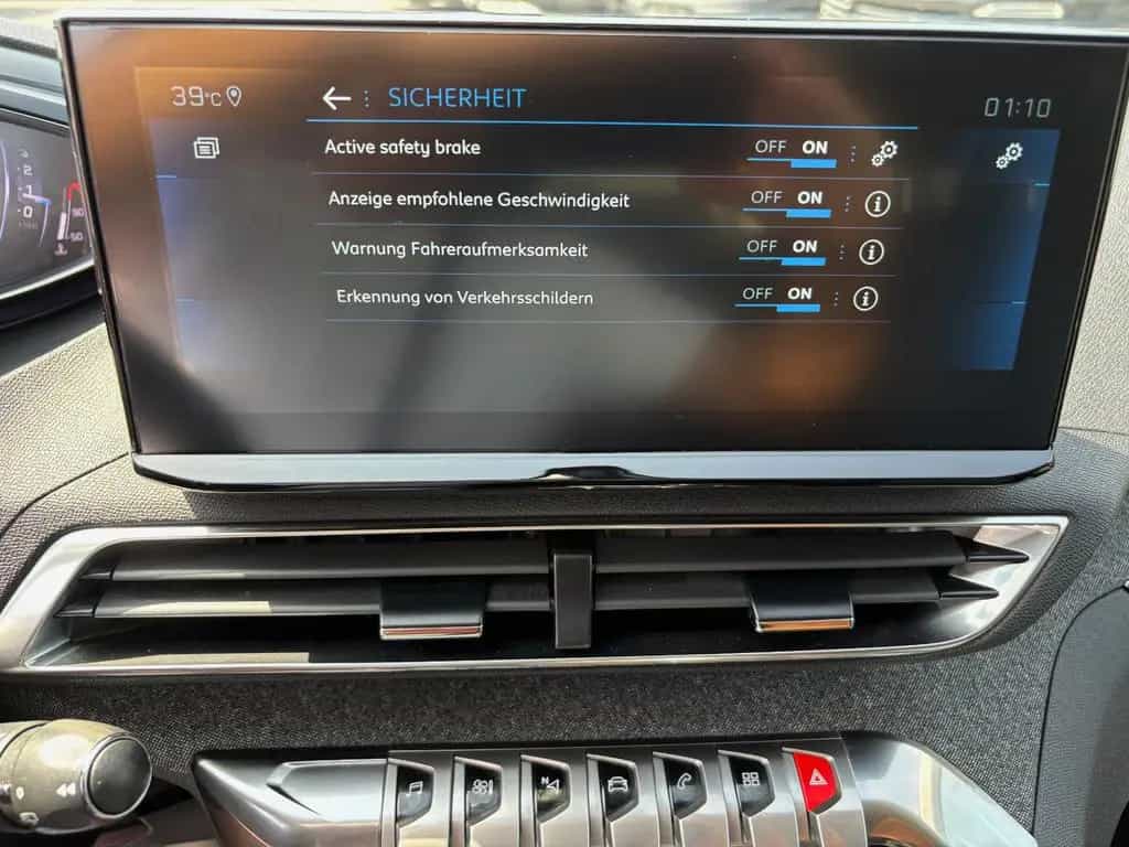 Peugeot 5008 Allure ALU/NAVI/Kam180°/AHK/7Sitze ZR neu 09/2022-photo-13