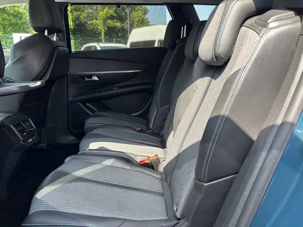 Peugeot 5008 Allure ALU/NAVI/Kam180°/AHK/7Sitze ZR neu 09/2022-photo-18