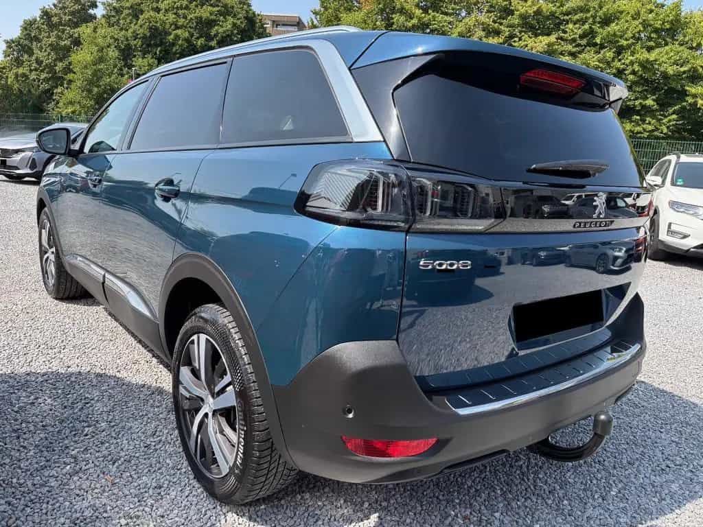 Peugeot 5008 Allure ALU/NAVI/Kam180°/AHK/7Sitze ZR neu 09/2022-photo-1
