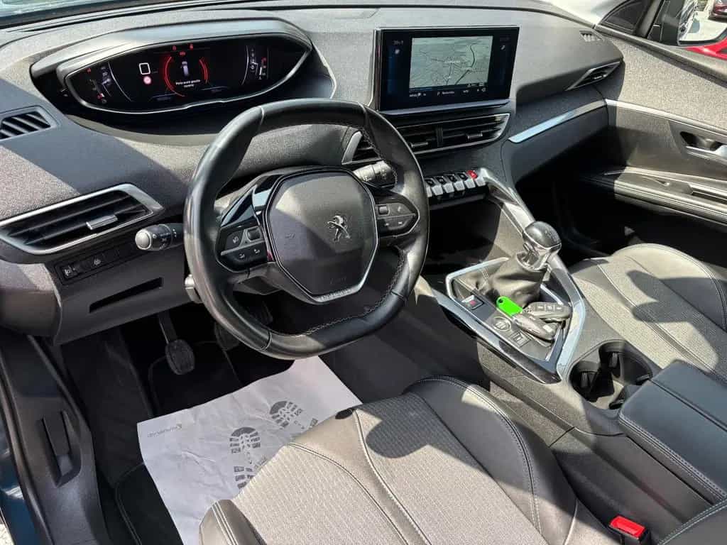 Peugeot 5008 Allure ALU/NAVI/Kam180°/AHK/7Sitze ZR neu 09/2022-photo-20