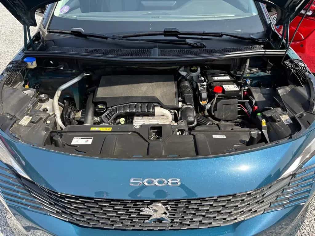 Peugeot 5008 Allure ALU/NAVI/Kam180°/AHK/7Sitze ZR neu 09/2022-photo-24