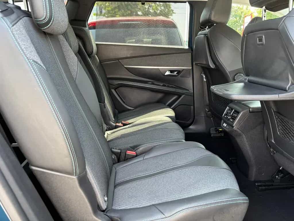 Peugeot 5008 Allure ALU/NAVI/Kam180°/AHK/7Sitze ZR neu 09/2022-photo-5