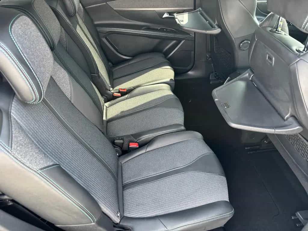 Peugeot 5008 Allure ALU/NAVI/Kam180°/AHK/7Sitze ZR neu 09/2022-photo-7