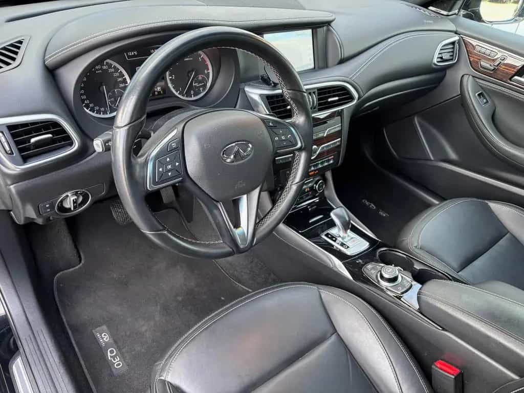 Infiniti Q30 2.2 d AWD Premium LEDER PANORAMA AHK 10/2016-photo-12
