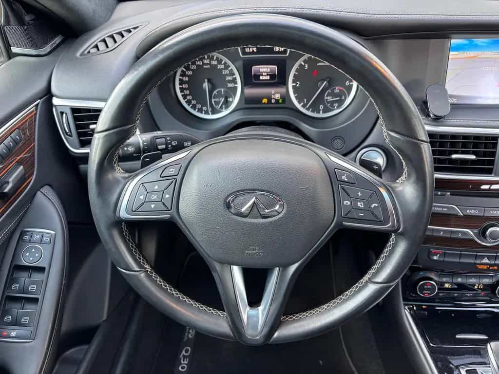 Infiniti Q30 2.2 d AWD Premium LEDER PANORAMA AHK 10/2016-photo-17
