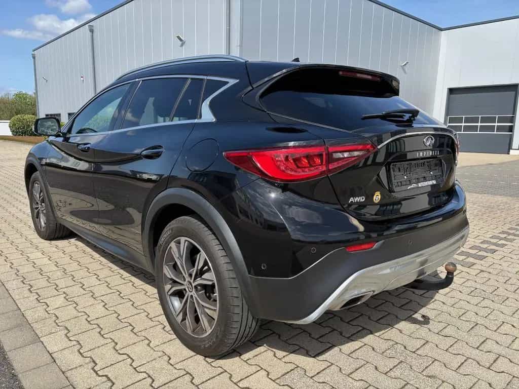 Infiniti Q30 2.2 d AWD Premium LEDER PANORAMA AHK 10/2016-photo-1