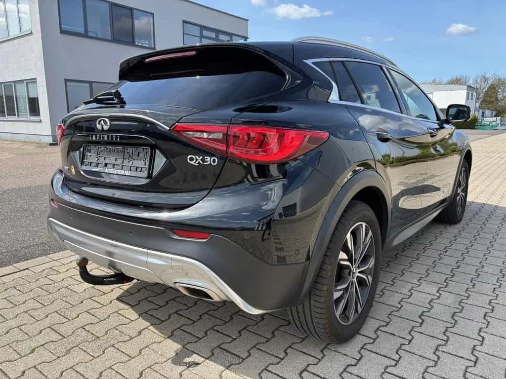 Infiniti Q30 2.2 d AWD Premium LEDER PANORAMA AHK 10/2016-photo-2