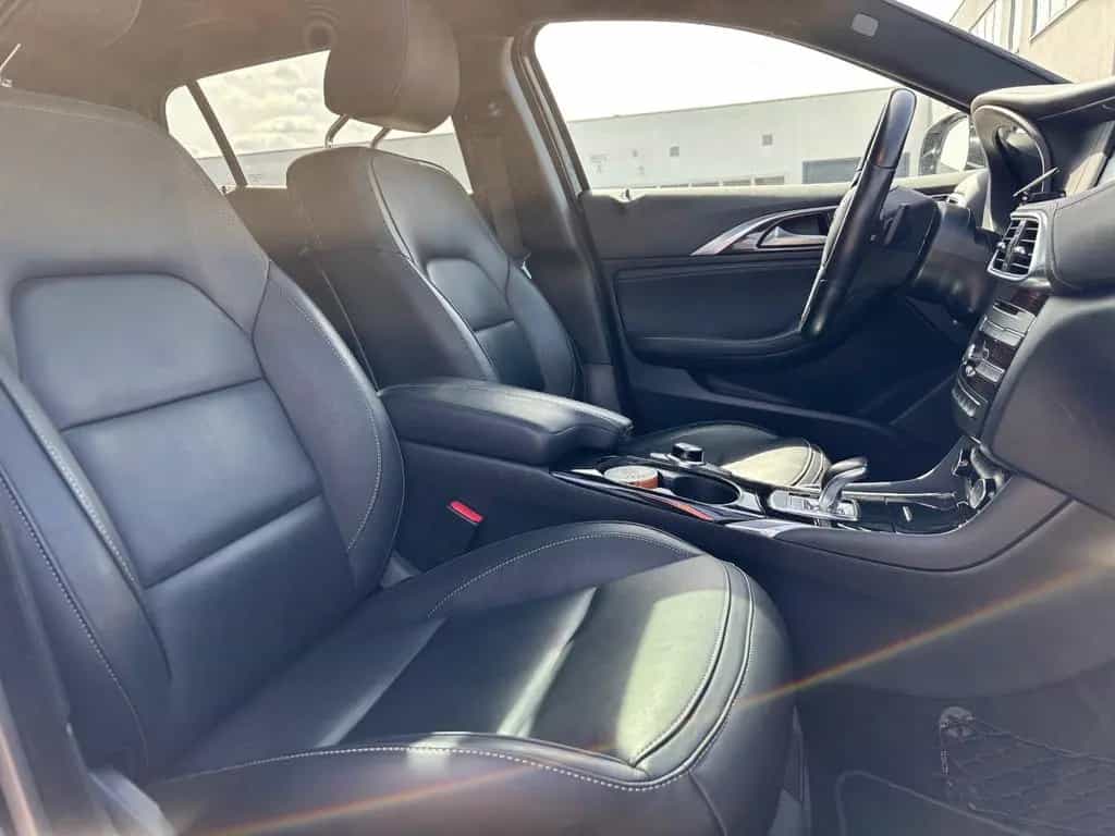 Infiniti Q30 2.2 d AWD Premium LEDER PANORAMA AHK 10/2016-photo-3