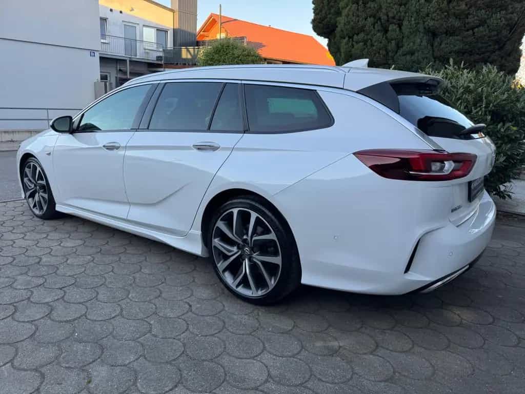 Opel Insignia GSi 4x4 *VOLL*HUD*1.Hand*MwST* 06/2018-photo-2