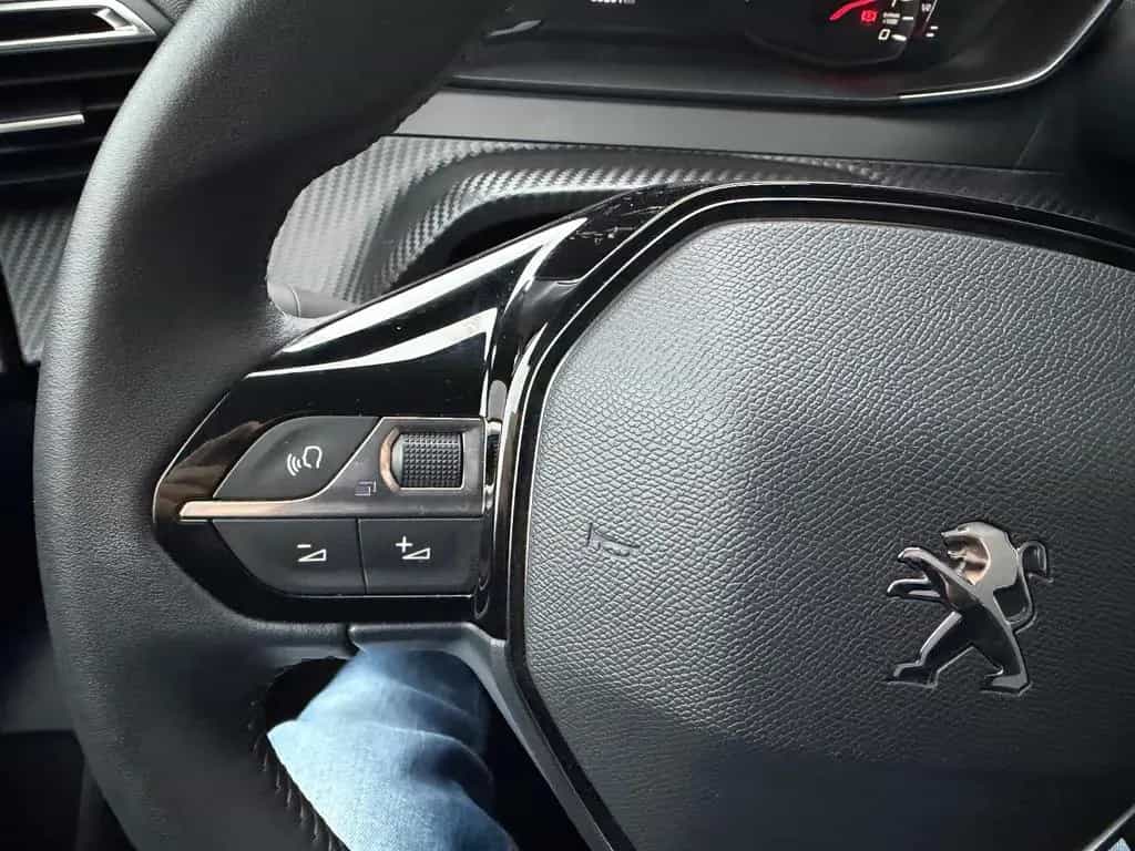 Peugeot 208 1.2 Allure*LED*NAVI*SITZHZG*TEMPOMAT*PDC 03/2023-photo-12