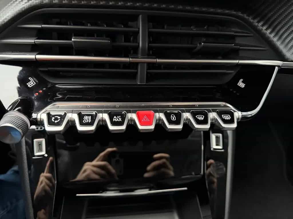 Peugeot 208 1.2 Allure*LED*NAVI*SITZHZG*TEMPOMAT*PDC 03/2023-photo-17
