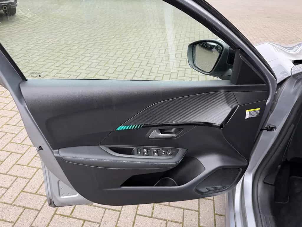 Peugeot 208 1.2 Allure*LED*NAVI*SITZHZG*TEMPOMAT*PDC 03/2023-photo-6