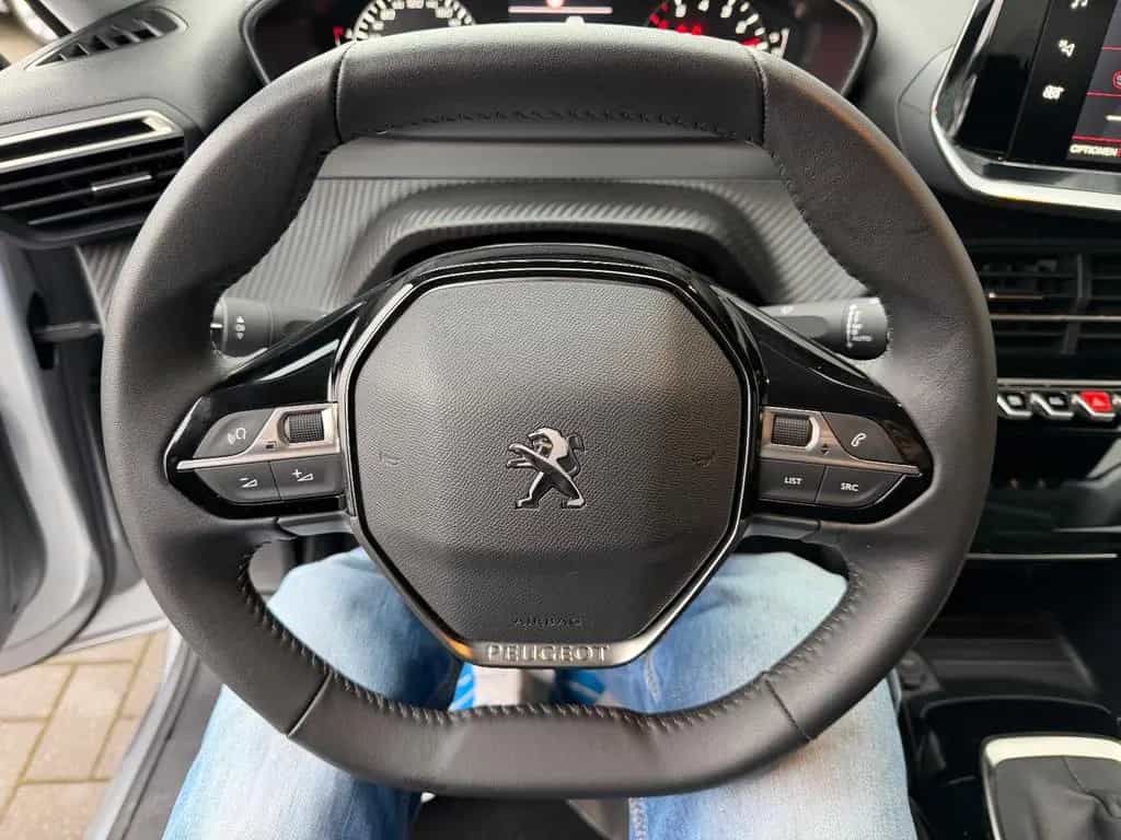 Peugeot 208 1.2 Allure*LED*NAVI*SITZHZG*TEMPOMAT*PDC 05/2023-photo-12
