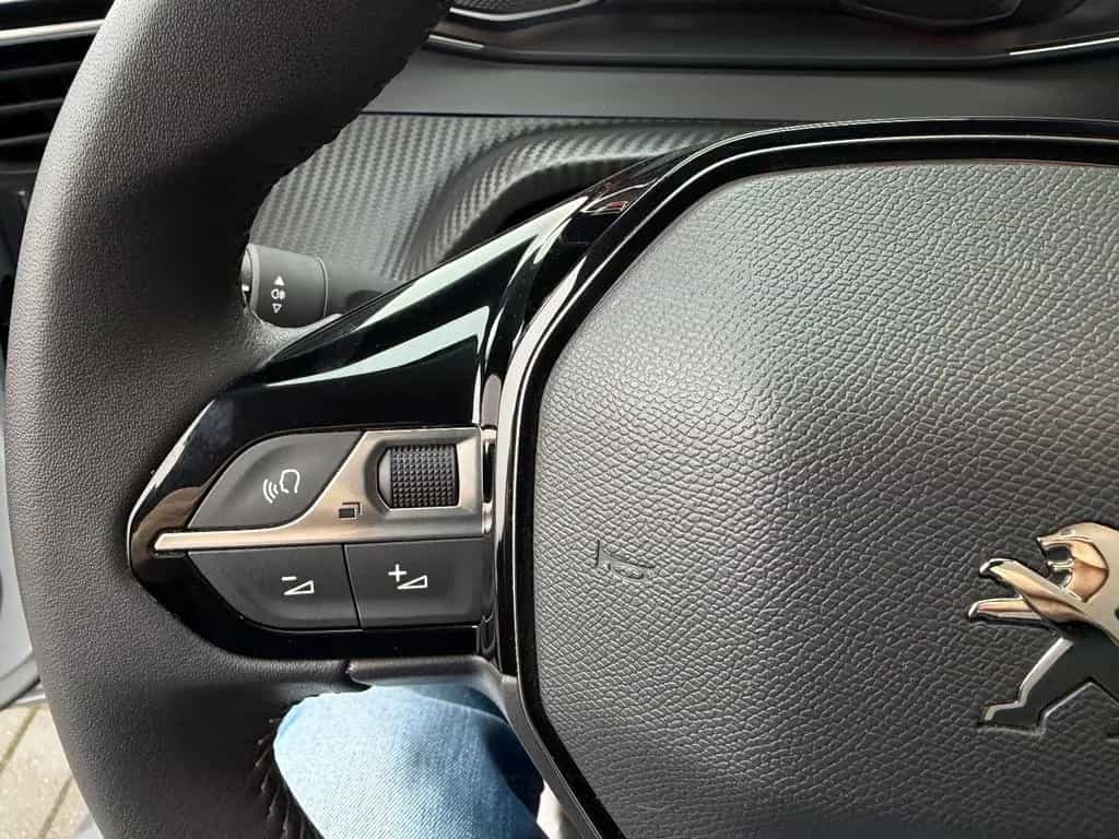 Peugeot 208 1.2 Allure*LED*NAVI*SITZHZG*TEMPOMAT*PDC 05/2023-photo-13